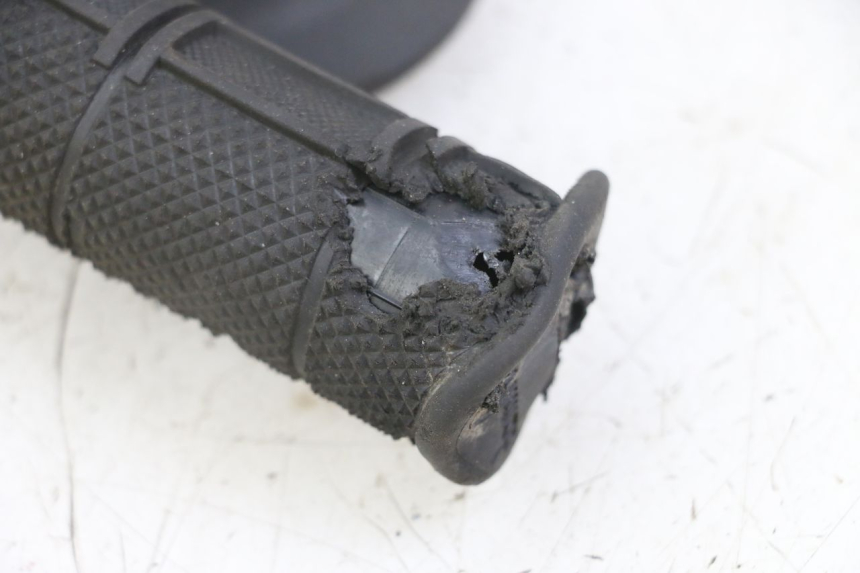 photo de POIGNEE ACCELERATEUR VENT DERAPAGE 50 (2018 - 2023) - Vue d’ensemble