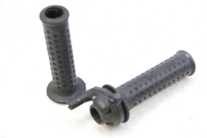 photo de POIGNEE ACCELERATEUR PIAGGIO VESPA GRANTURISMO 125 (2003 - 2007) - Vue principale