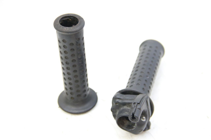 photo de POIGNEE ACCELERATEUR PIAGGIO VESPA GRANTURISMO 125 (2003 - 2007) - Détail de la pièce