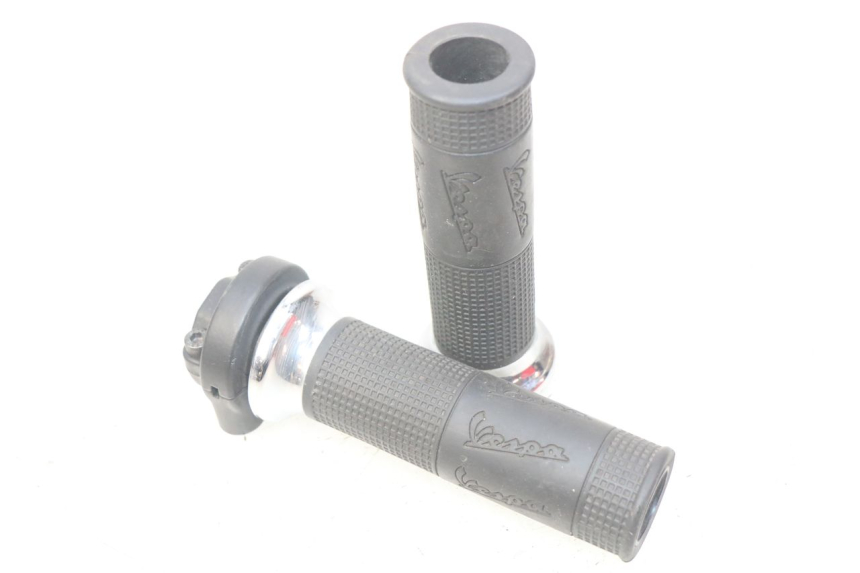 photo de POIGNEE ACCELERATEUR PIAGGIO VESPA GTS IGET ABS 125 (2017 - 2023) - Vue principale