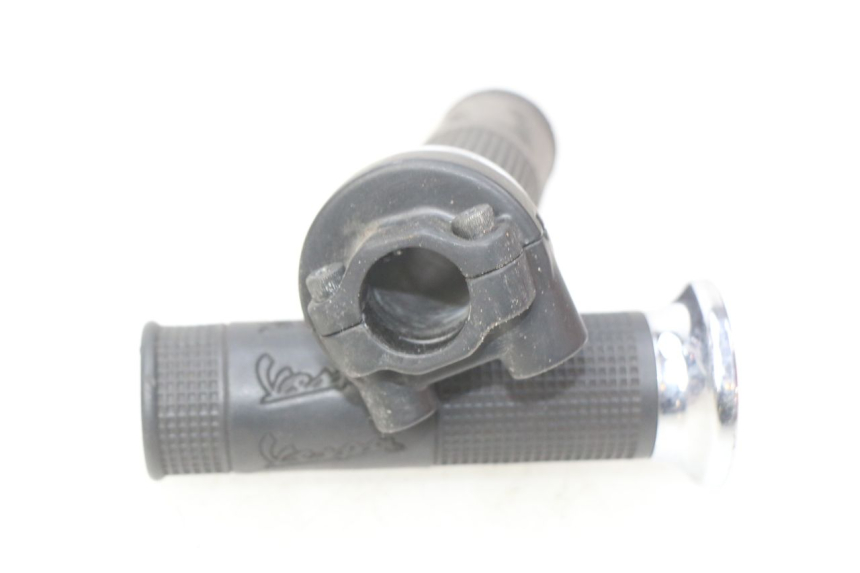 photo de POIGNEE ACCELERATEUR PIAGGIO VESPA GTS IGET ABS 125 (2017 - 2023) - Zoom état d’usage