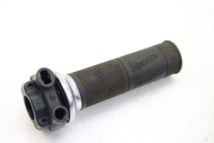 photo de POIGNEE ACCELERATEUR PIAGGIO VESPA GTS SUPER IE 125 (2009 - 2016) - Zoom état d’usage