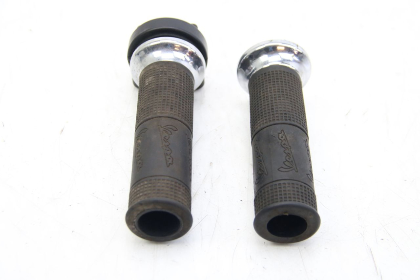 photo de POIGNEE ACCELERATEUR PIAGGIO VESPA GTS SUPER IE 125 (2009 - 2016) - Gros plan technique