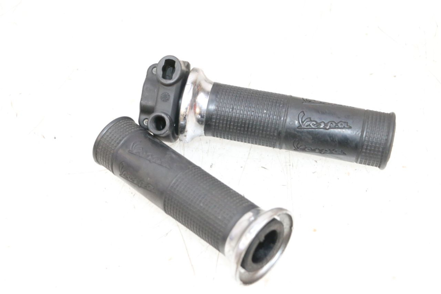 photo de POIGNEE ACCELERATEUR PIAGGIO VESPA GTS SUPER IE 125 (2009 - 2016) - Détail de la pièce