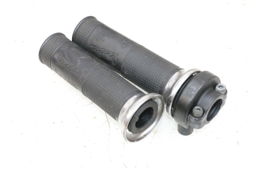 photo de POIGNEE ACCELERATEUR PIAGGIO VESPA GTS SUPER IE 125 (2009 - 2016) - Autre angle de vue