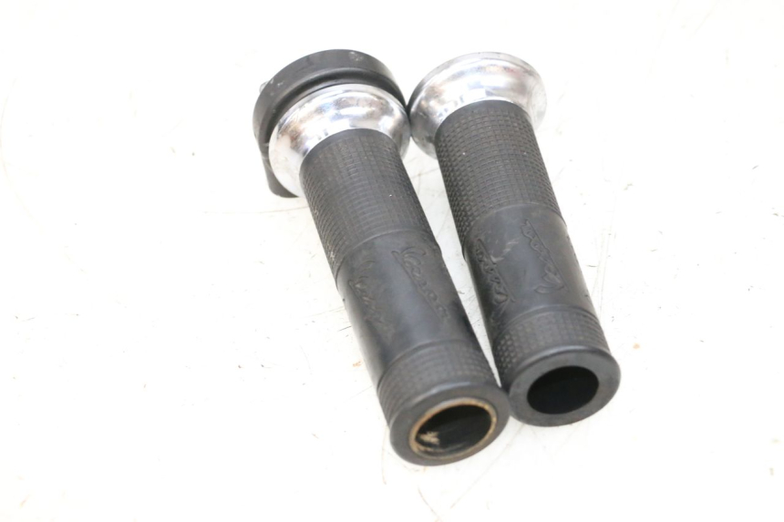 photo de POIGNEE ACCELERATEUR PIAGGIO VESPA GTS SUPER IE 125 (2009 - 2016) - Gros plan technique