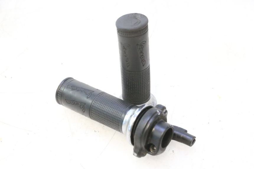 photo de POIGNEE ACCELERATEUR PIAGGIO VESPA LX 2T 50 (2005 - 2013) - Vue principale
