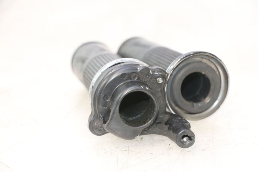 photo de POIGNEE ACCELERATEUR PIAGGIO VESPA LX 2T 50 (2005 - 2013) - Zoom état d’usage