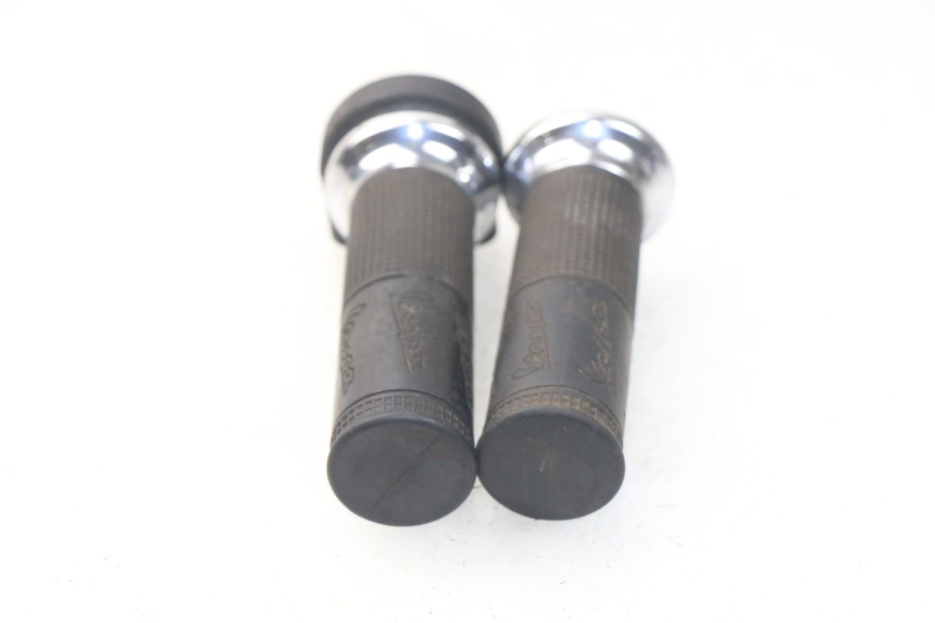 photo de POIGNEE ACCELERATEUR PIAGGIO VESPA LX IE 125 (2010 - 2012) - Autre angle de vue