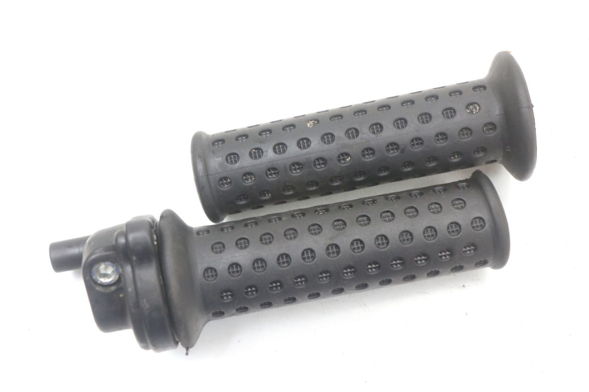 photo de POIGNEE ACCELERATEUR PIAGGIO VESPA LX 125 (2005 - 2010) - Vue principale