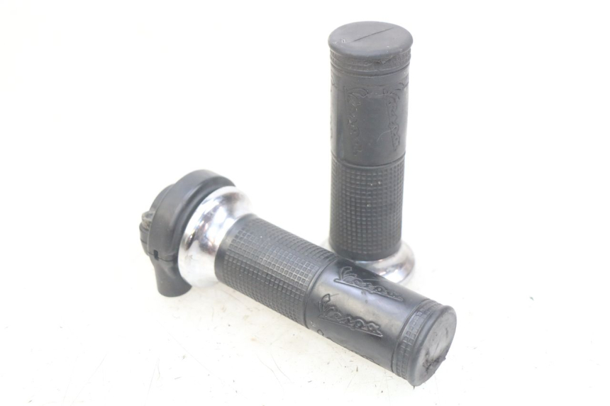 photo de POIGNEE ACCELERATEUR PIAGGIO VESPA LXV 125 (2006 - 2009) - Vue principale