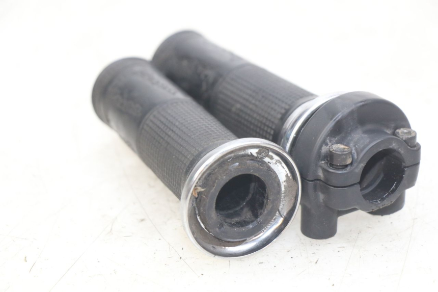 photo de POIGNEE ACCELERATEUR PIAGGIO VESPA LXV 125 (2006 - 2009) - Autre angle de vue