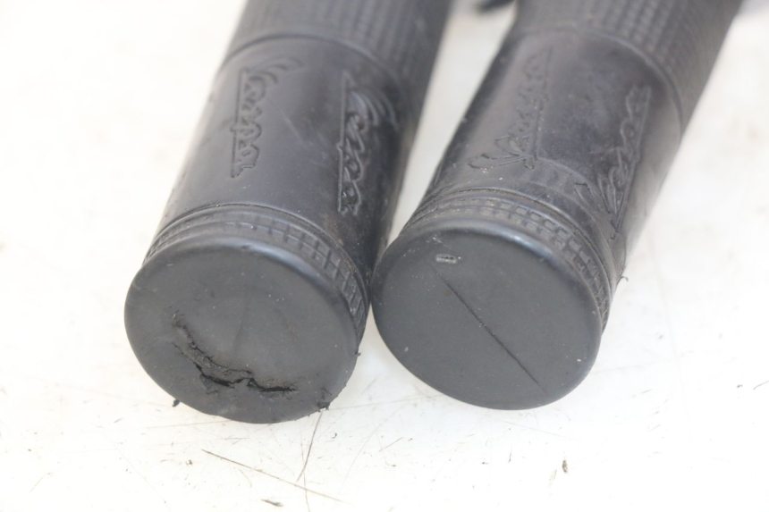 photo de POIGNEE ACCELERATEUR PIAGGIO VESPA LXV 125 (2006 - 2009) - Gros plan technique