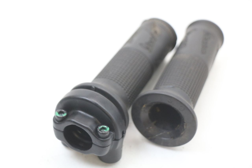 photo de POIGNEE ACCELERATEUR PIAGGIO VESPA PRIMAVERA 4T 50 (2021 - 2024) - Gros plan technique