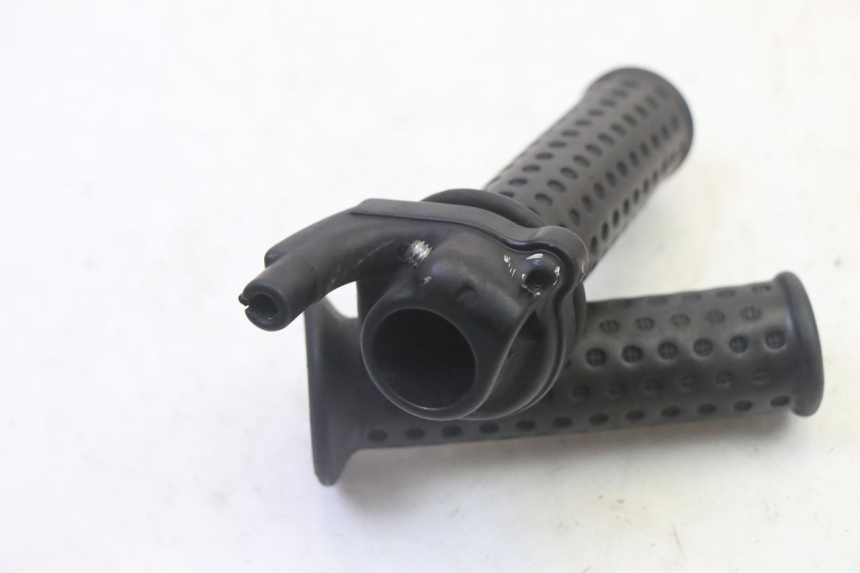 photo de POIGNEE ACCELERATEUR PIAGGIO VESPA S 2T 50 (2007 - 2014) - Zoom état d’usage