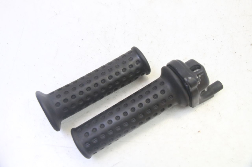 photo de POIGNEE ACCELERATEUR PIAGGIO VESPA S 2T 50 (2007 - 2014) - Autre angle de vue