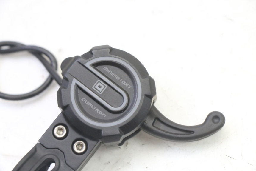 photo de POIGNEE ACCELERATEUR DUALTRON VICTOR LIMITED 1 - Détail de la pièce