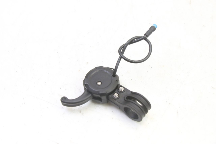 photo de POIGNEE ACCELERATEUR DUALTRON VICTOR LIMITED 1 - Gros plan technique