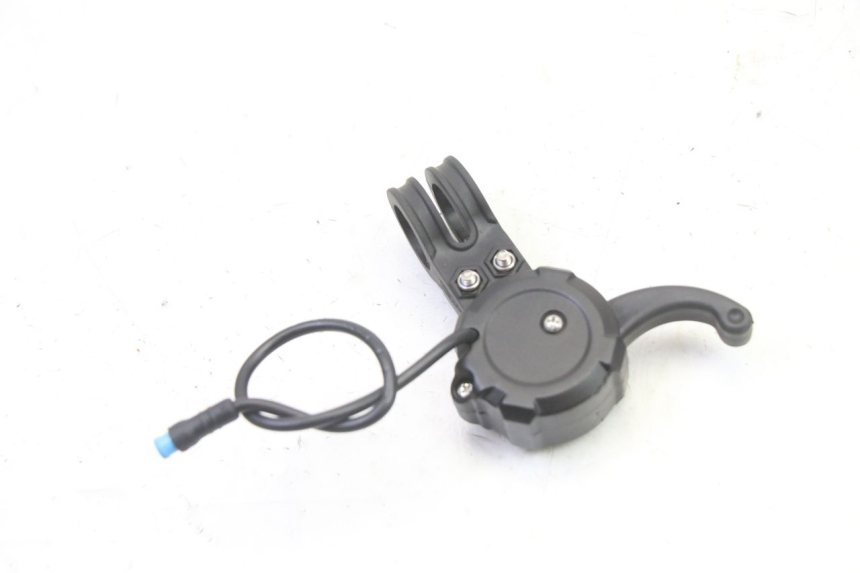 photo de POIGNEE ACCELERATEUR DUALTRON VICTOR LIMITED 1 - Vue d’ensemble