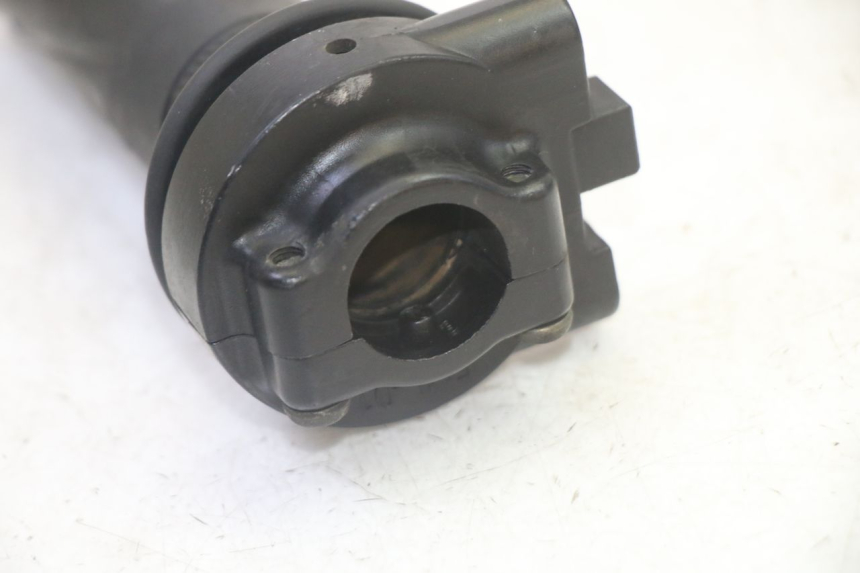 photo de POIGNEE ACCELERATEUR YAMAHA X-CITY XCITY 125 (2007 - 2013) - Gros plan technique