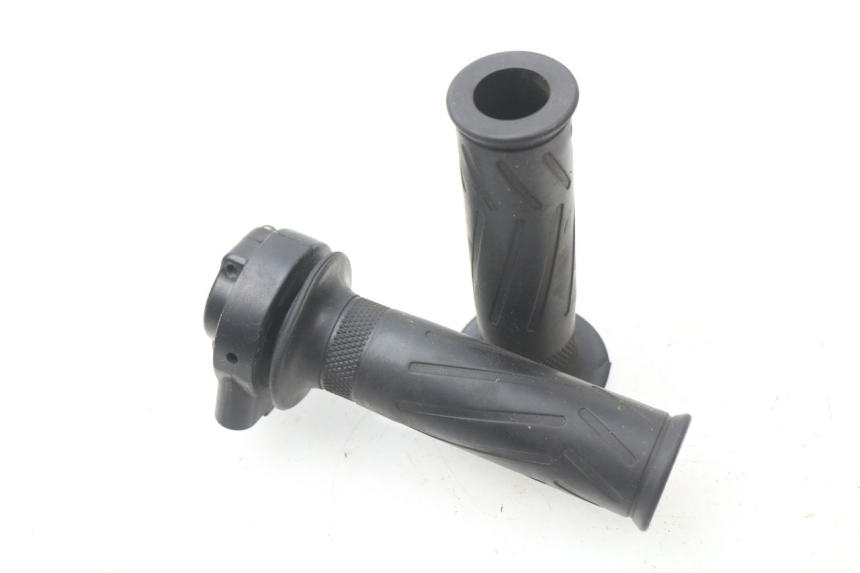 photo de POIGNEE ACCELERATEUR YAMAHA XMAX X-MAX 125 (2006 - 2009) - Vue principale