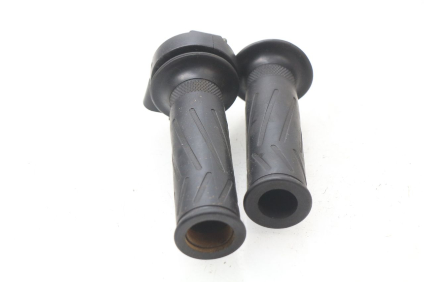 photo de POIGNEE ACCELERATEUR YAMAHA XMAX X-MAX 125 (2006 - 2009) - Autre angle de vue