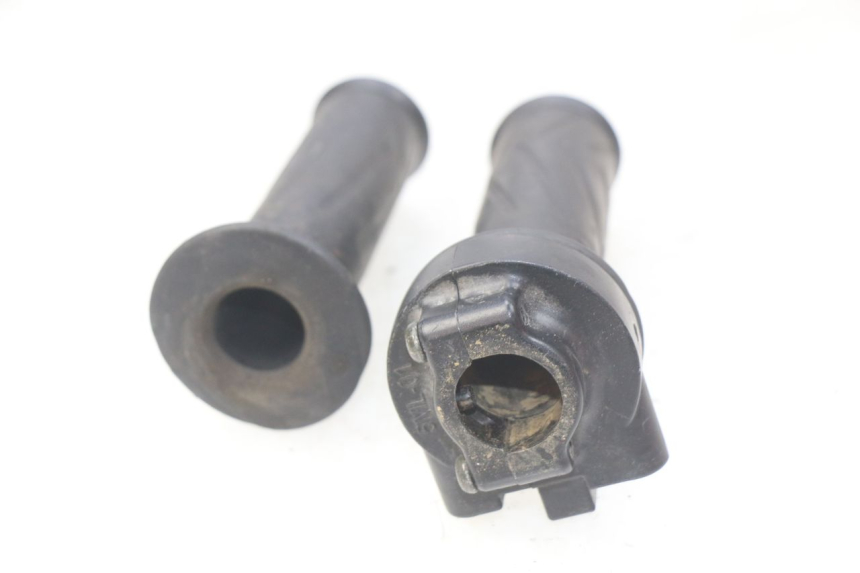 photo de POIGNEE ACCELERATEUR YAMAHA XMAX X-MAX 125 (2006 - 2009) - Gros plan technique