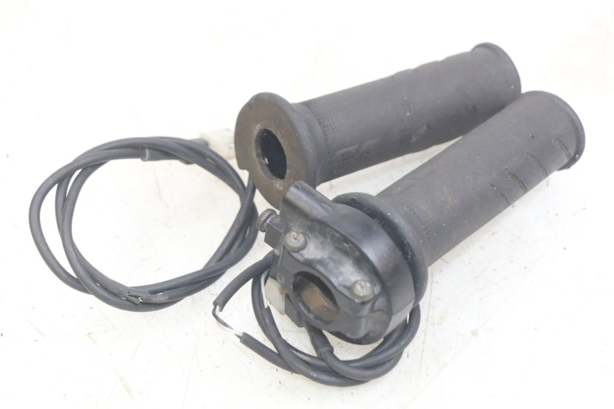 photo de POIGNEE ACCELERATEUR YAMAHA X-MAX XMAX 250 (2006 - 2009) - Vue principale