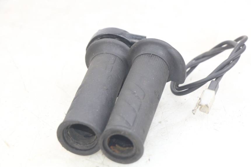 photo de POIGNEE ACCELERATEUR YAMAHA X-MAX XMAX 250 (2006 - 2009) - Autre angle de vue