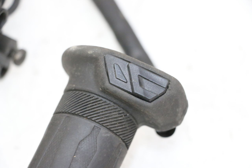 photo de POIGNEE ACCELERATEUR YAMAHA XMAX X-MAX 125 (2006 - 2009) - Vue produit