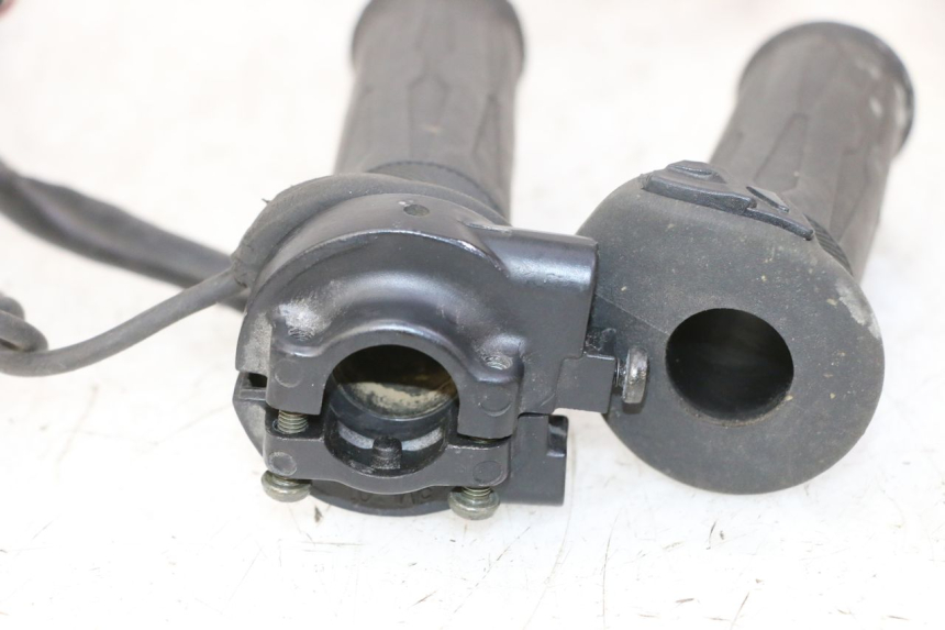 photo de POIGNEE ACCELERATEUR YAMAHA XMAX X-MAX 125 (2006 - 2009) - Autre angle de vue
