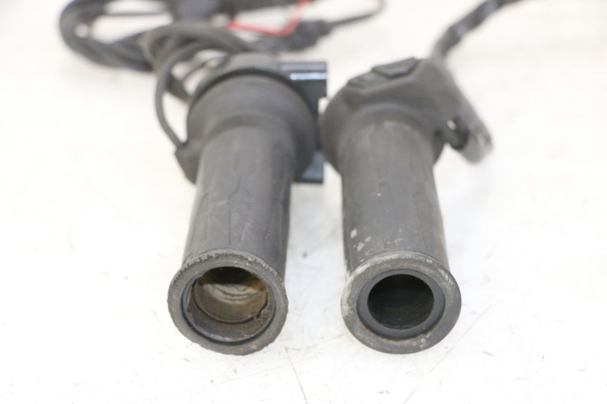 photo de POIGNEE ACCELERATEUR YAMAHA XMAX X-MAX 125 (2006 - 2009) - Pièce contrôlée