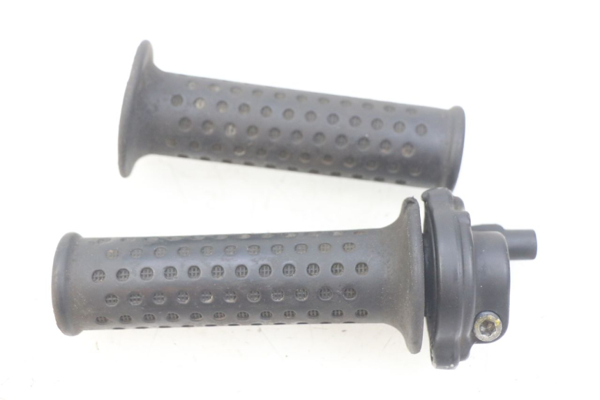 photo de POIGNEE ACCELERATEUR PIAGGIO X8 125 (2004 - 2007) - Gros plan technique