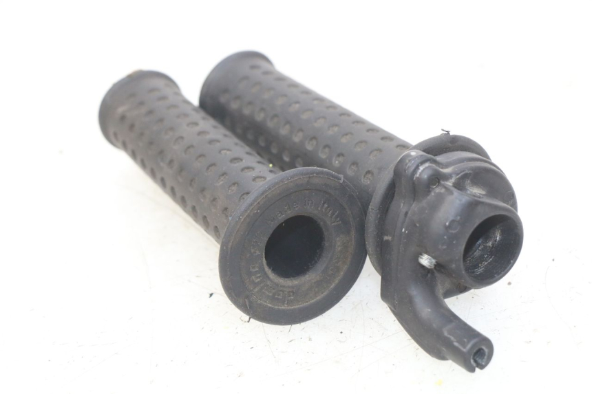 photo de POIGNEE ACCELERATEUR PIAGGIO X9 EVOLUTION 125 (2003 - 2007) - Zoom état d’usage