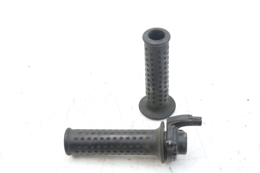 photo de POIGNEE ACCELERATEUR PIAGGIO X9 EVOLUTION 125 (2003 - 2007) - Gros plan technique