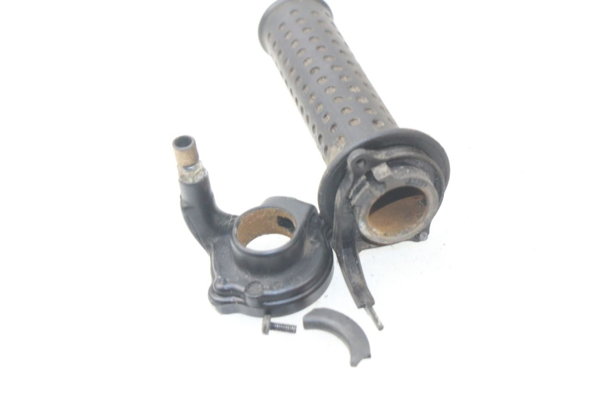 photo de POIGNEE ACCELERATEUR PIAGGIO X9 125 (2000 - 2003) - Autre angle de vue