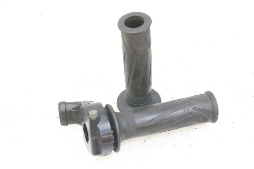 photo de POIGNEE ACCELERATEUR YAMAHA FZS FAZER 600 (2001 - 2003) - Vue principale