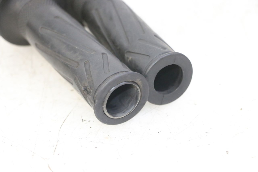 photo de POIGNEE ACCELERATEUR YAMAHA FZS FAZER 600 (2001 - 2003) - État de surface