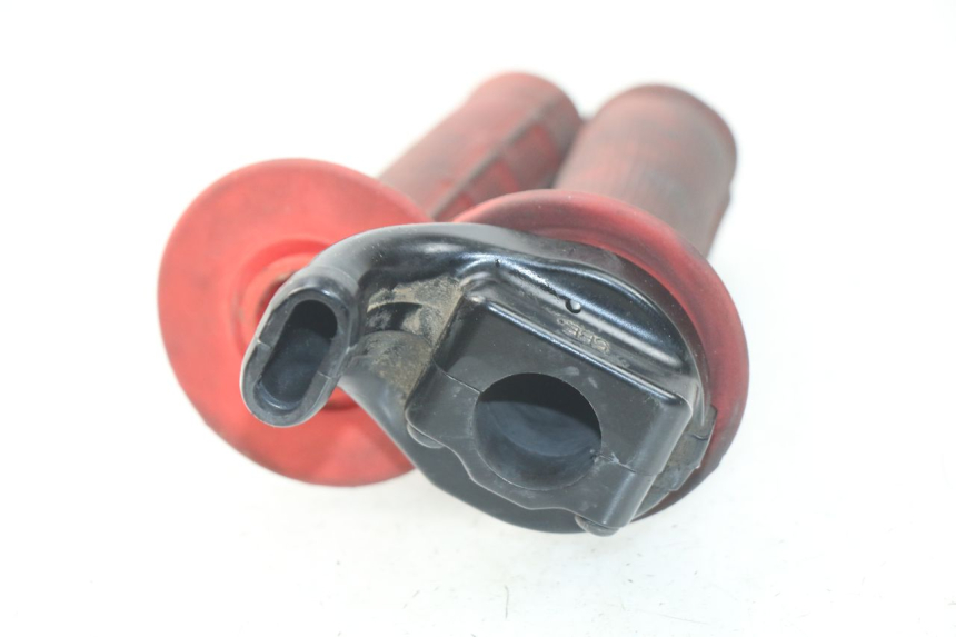 photo de POIGNEE ACCELERATEUR YAMAHA YZ-F YZF 250 (2014 - 2018) - Zoom état d’usage