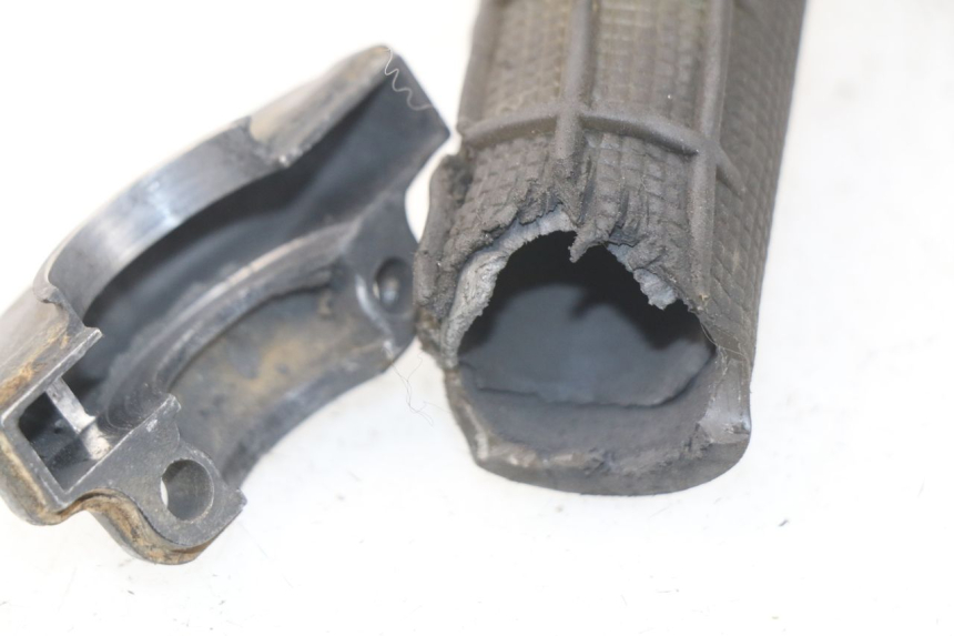 photo de POIGNEE ACCELERATEUR YAMAHA YZ 85 (2002 - 2018) - Zoom état d’usage