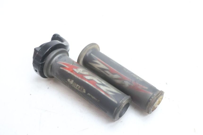 photo de POIGNEE ACCELERATEUR YAMAHA YZF R GENESIS 750 (1993 - 1998) - Détail de la pièce