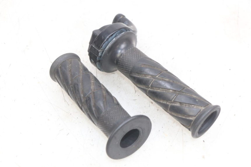 photo de POIGNEE ACCELERATEUR YAMAHA YZF R THUNDERCAT 600 (1996 - 2003) - Détail de la pièce