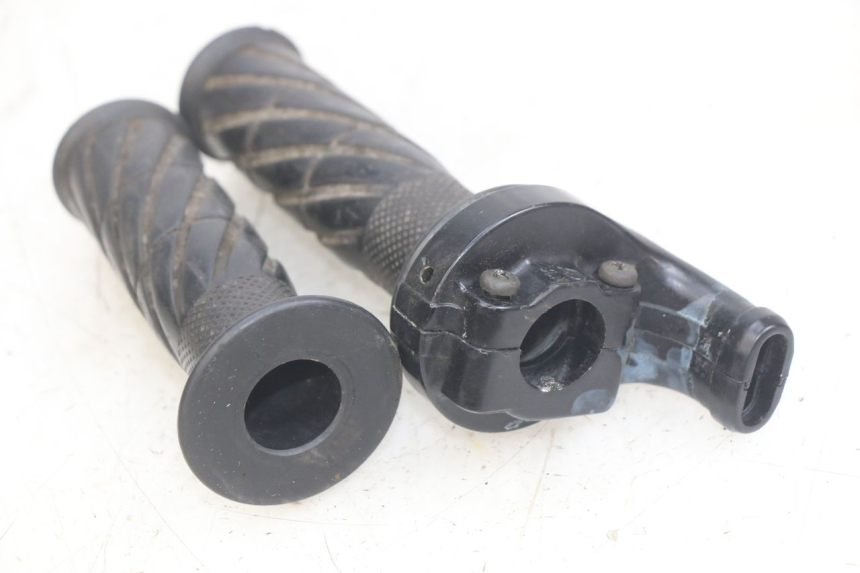 photo de POIGNEE ACCELERATEUR YAMAHA YZF R THUNDERCAT 600 (1996 - 2003) - Zoom état d’usage