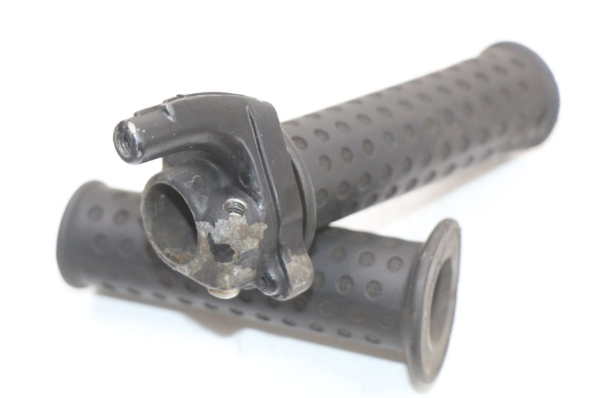 photo de POIGNEE ACCELERATEUR PIAGGIO ZIP 2T 50 (2009 - 2019) - Gros plan technique