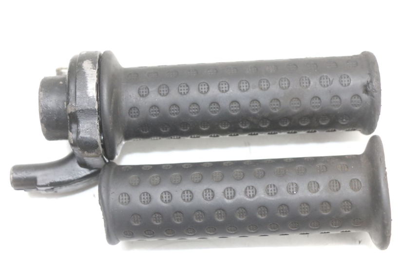 photo de POIGNEE ACCELERATEUR PIAGGIO ZIP 2T 50 (2009 - 2019) - Vue d’ensemble