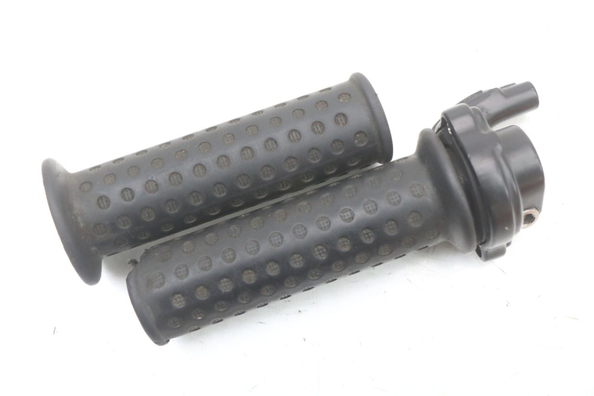 photo de POIGNEE ACCELERATEUR PIAGGIO ZIP 2T 50 (2009 - 2019) - Gros plan technique