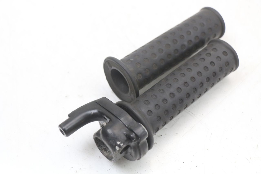 photo de POIGNEE ACCELERATEUR PIAGGIO ZIP 2T 50 (2009 - 2019) - Vue principale