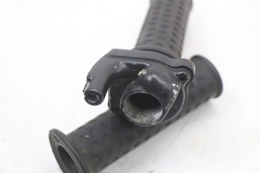 photo de POIGNEE ACCELERATEUR PIAGGIO ZIP 2T 50 (2009 - 2019) - Détail de la pièce