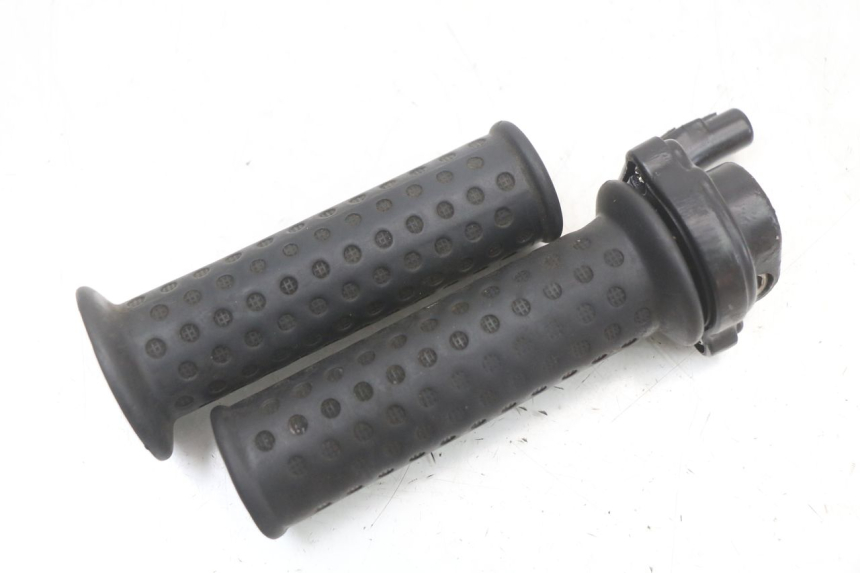 photo de POIGNEE ACCELERATEUR PIAGGIO ZIP 2T 50 (2009 - 2019) - Autre angle de vue