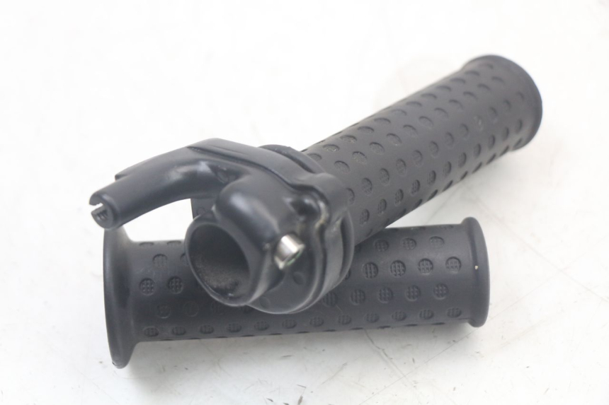 photo de POIGNEE ACCELERATEUR PIAGGIO ZIP 2T 50 (2009 - 2019) - Autre angle de vue